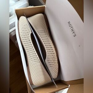 Rothy's Max Square in Off White Mesh. NWT. Size 9.5